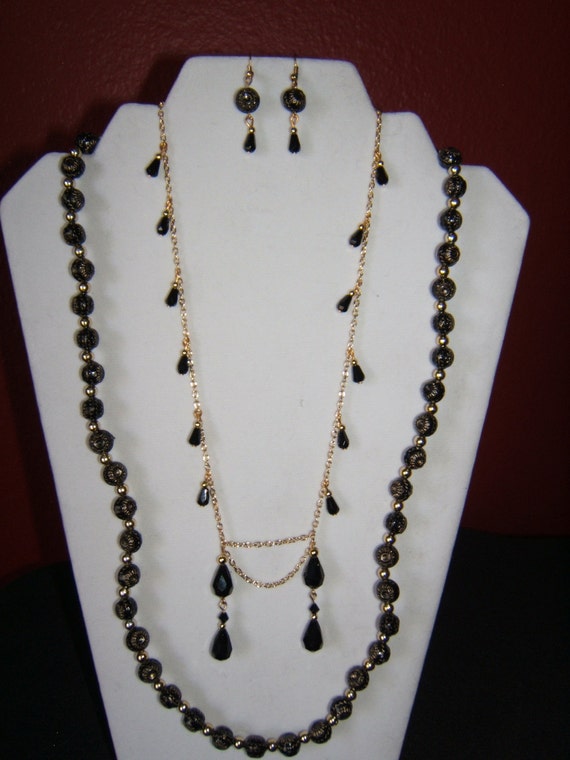 Items similar to Black and Gold Necklaces and Earring Set on Etsy