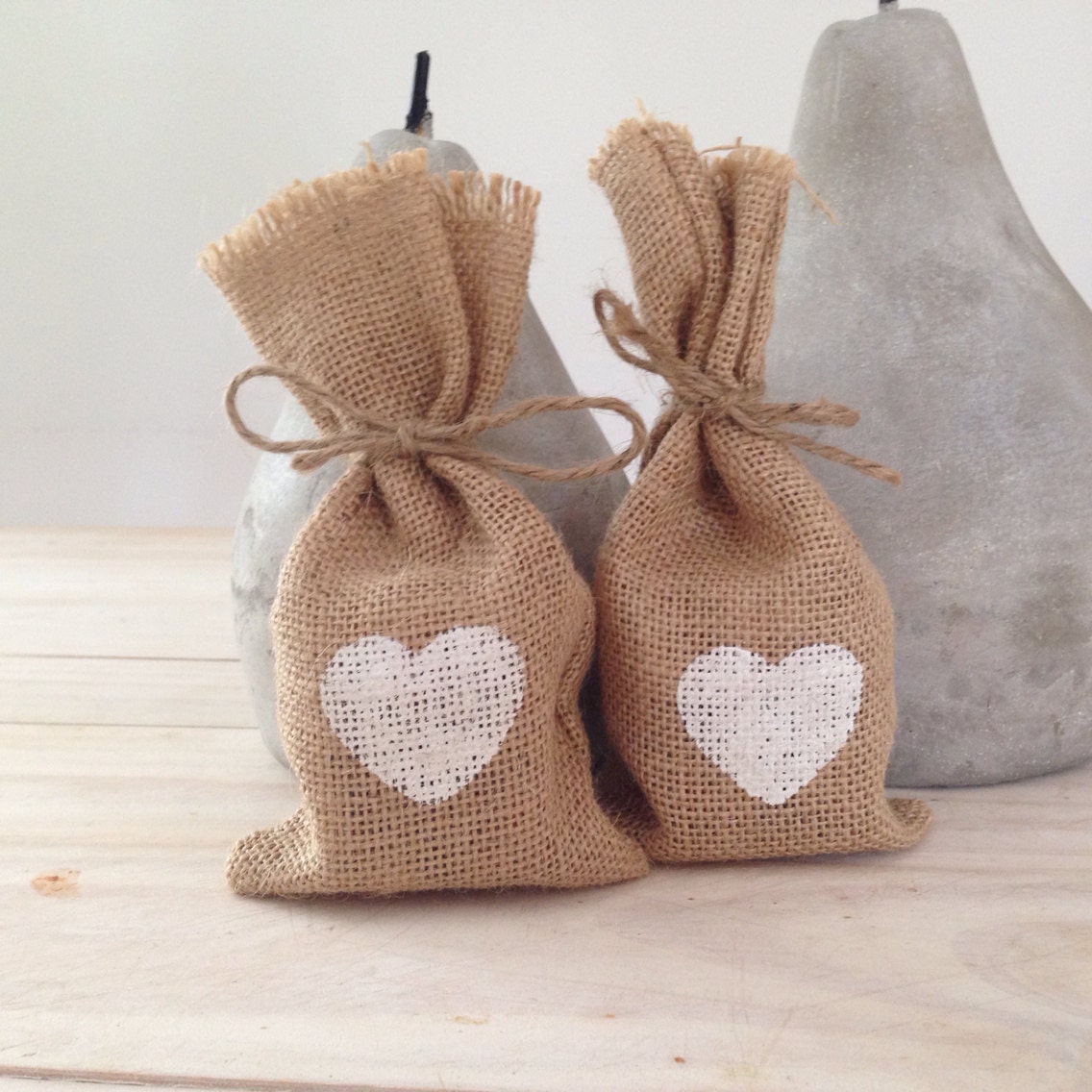 50 x MEDIUM White Heart Hessian/ Burlap Wedding Favor Bags