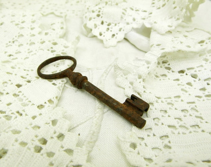 Medium Sized Antique French Iron Key / French Country Decor / Steampunk Decor / Vintage French / Home Decor / Wedding / Retro / Keys / Door