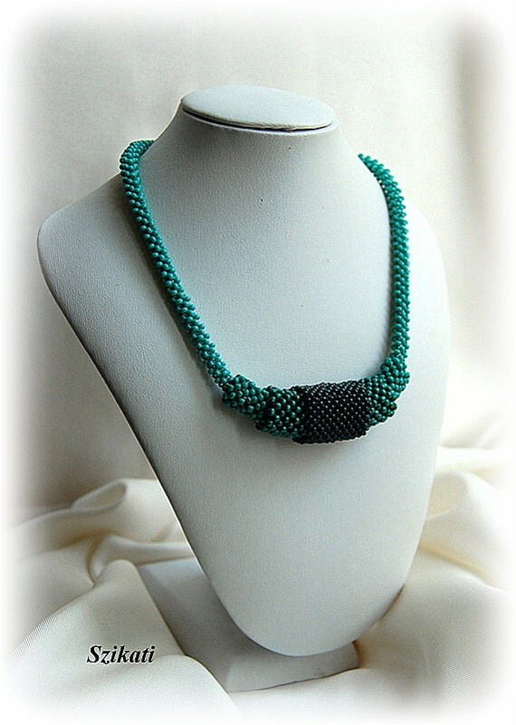 Beadwoven green pendant necklace, Seed bead necklace, Beadwork, OOAK