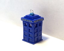 Doctor Who Merch Doctor Who TARDIS Blue Police Box Charm Pendant - 27mm ...