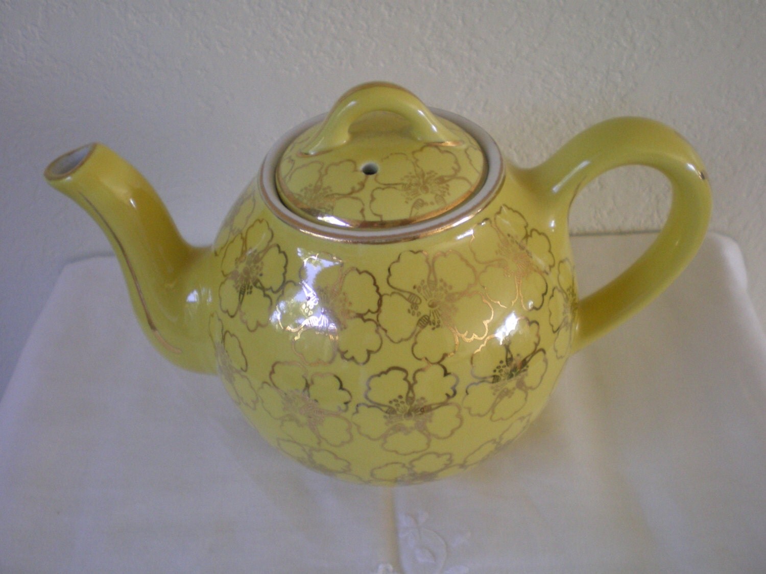 Vintage Hall 059 French 4 Cup Teapot Yellow Gold French