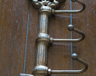 Key Holder /Key Rack /Cast Iron Key Hook /Skeleton Key Wall Decor /Housewarming Gift/Foyer Entrance Mudroom Hanger/Aged Copper or Pick Color