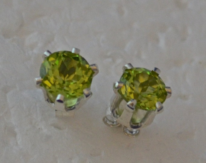 Peridot Stud Earrings, 6mm Round, Natural, Set in Sterling Silver E624