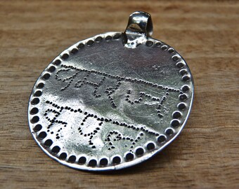 Pendentif Amulette Ancien En Argent D'Inde - Bijou Ethnique Et Spirituel Occasion - Pierre Couleur Argenté