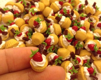 Miniature Sweet - Cup cake Strawberry- 10pcs For Deco Charms Dolls House - LOT241