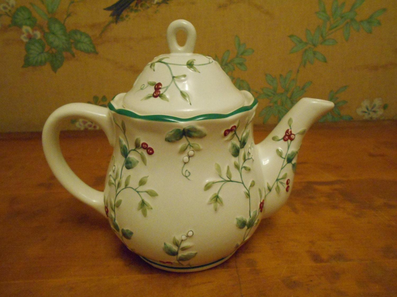 Holiday Teapot Vintage Pfaltzgraff Winterberry by SETXTreasures