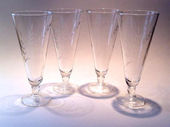 10 Vintage Pilsner Beer Glasses w Etched Wheat Pattern.