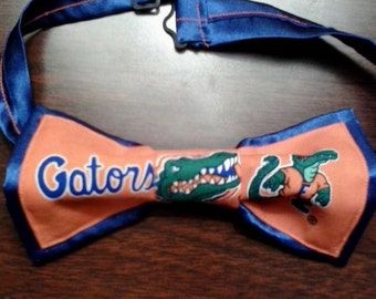 Florida Gators cotton fabric neck adjustable bow tie. Comes in alternate blue or orange Florida gators cotton fabric