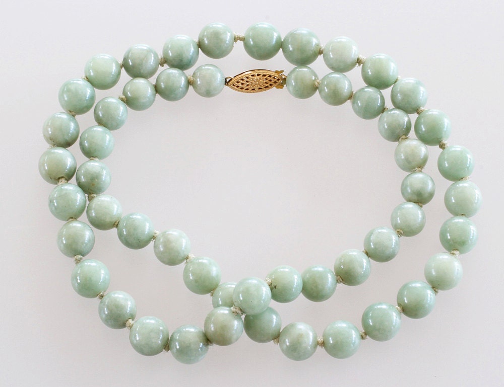 Genuine Nephrite Light Moss Green Jade Bead Necklace Vintage