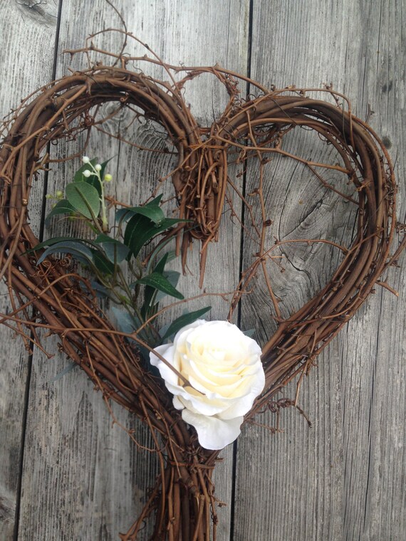 Items similar to Beautiful heart wreath made from willow branches/twigs