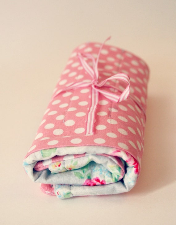 Crochet Hook Organizer Roll Up Pencil Case Pens Pink & White