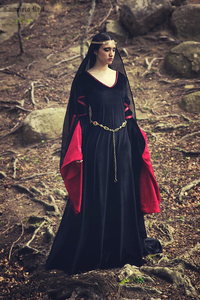 Arwen Mourning Queen medieval costume in velvet by CostureroReal