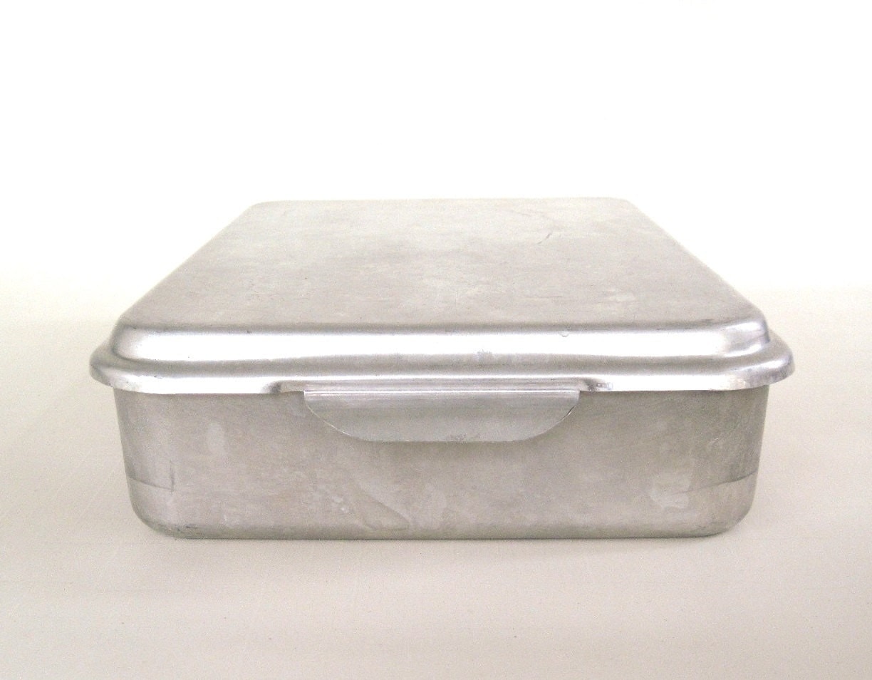 Foley 9 x 13 Cake Pan Snap on Lid Covered by LaurasLastDitch