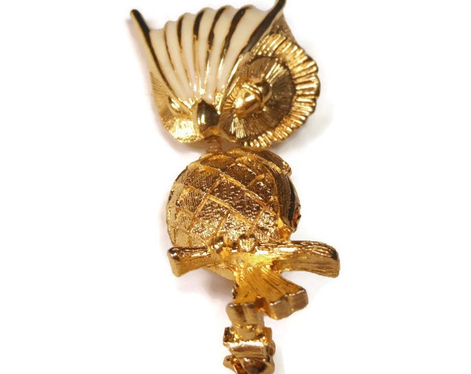 Alice Caviness owl brooch, trembler brooch 1950s gold tone with off white enamel cross hatched breast, bird pin