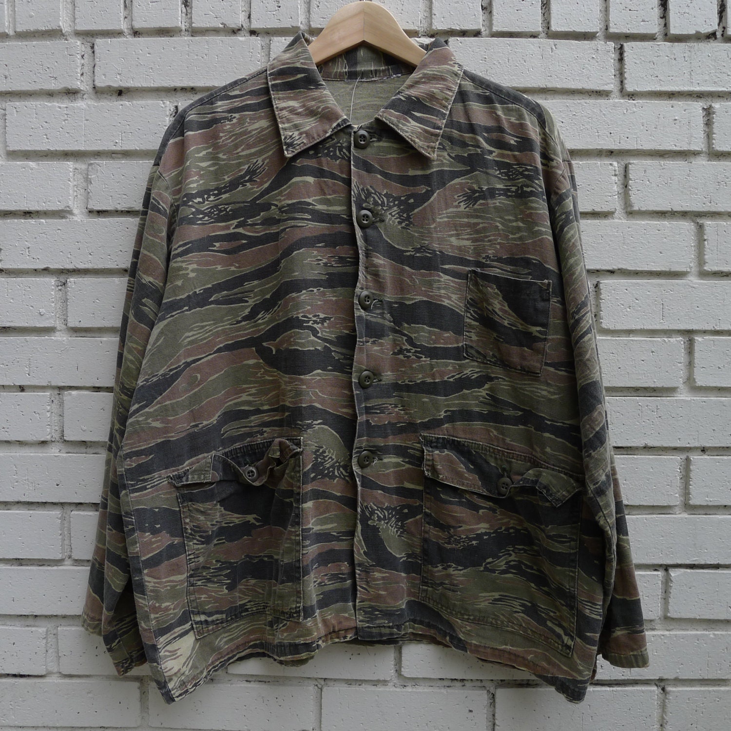 Vintage 1960's CAMOUFLAGE Shirt TIGER STRIPE Camo