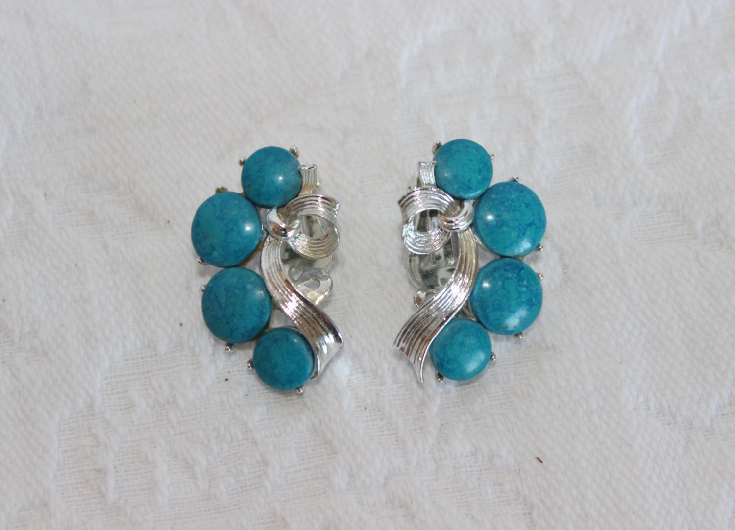 SALE Vintage Lisner Clip On Earrings Turquiose Costume