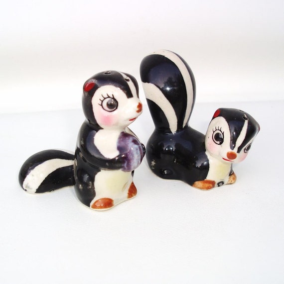 Vintage Skunk Figurines Salt and Pepper Shakers by WhimzyThyme