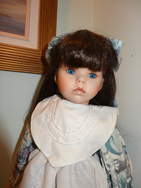 DOLL RARE BOXED Seymore Mann Doll Porcelain Connoisseur