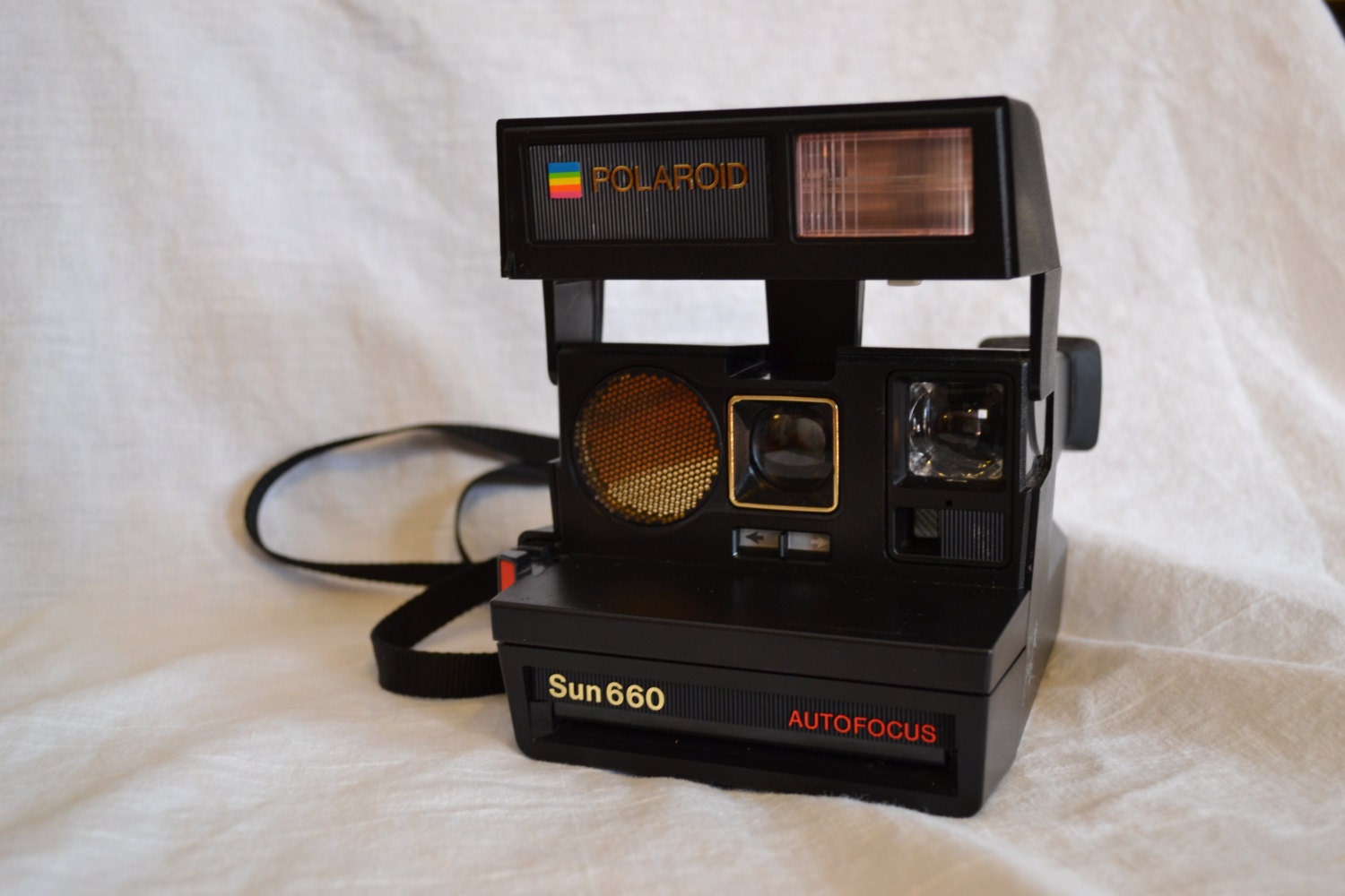 Vintage Polaroid Sun 660 Auto Focus Camera