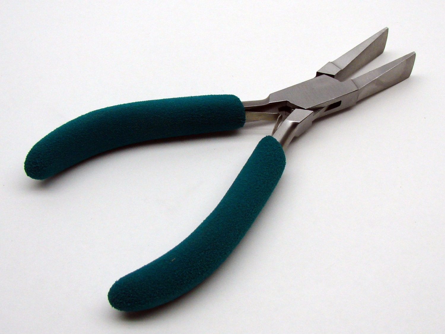 Duckbill Pliers by Beadsmith