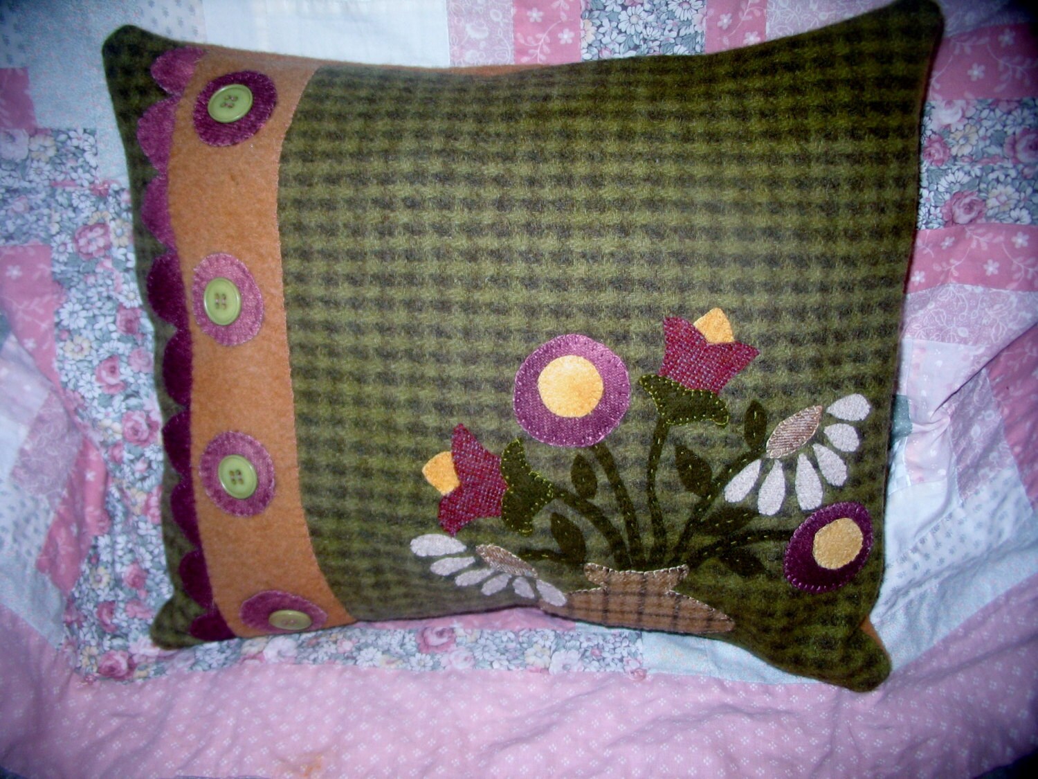Wool Applique Pillow Handmade Home Decor by craftycabinwoolens