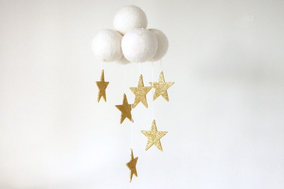 Goldene sterne mobile für kinderzimmer gold regen von fairyfolk