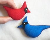 Chirpy Eco-Felt CARDINAL & BLUE JAY: Pin, Ornament, Accessory, Soft Sculpture stuffed with Organic Cotton — Oiseau Broche, Pájaro Peluche