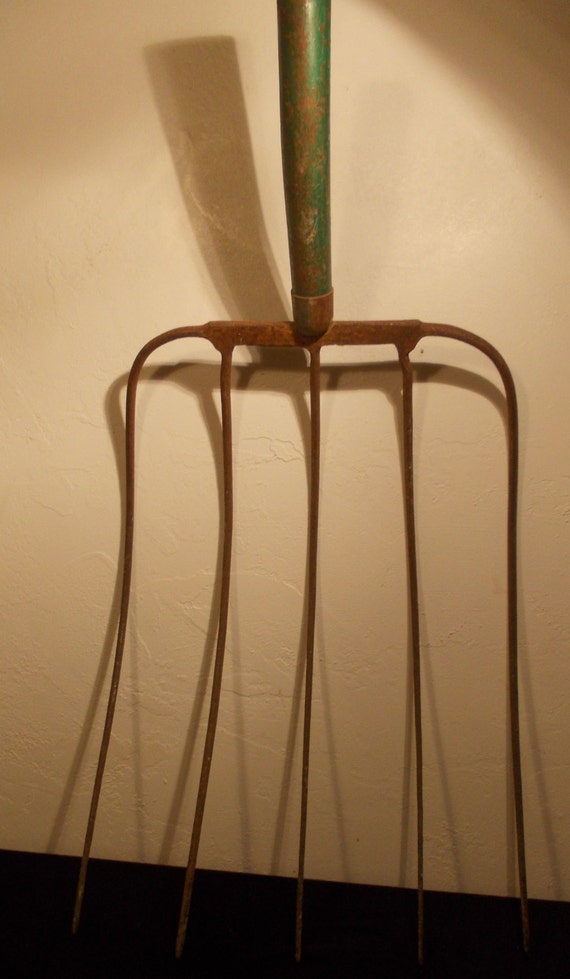 Antique Rusty Farm Hay Pitch Fork Head Assemblage Supply