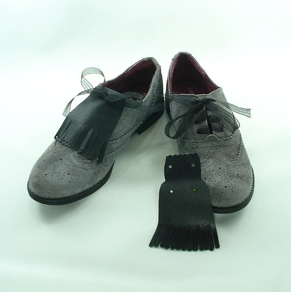 golf shoes with tassels