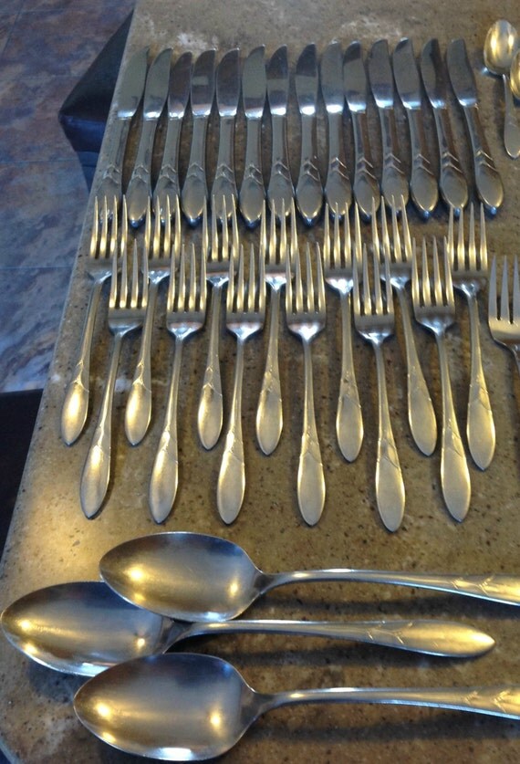 Vintage Oneidacraft Deluxe Stainless Steel Flatware 47 Piece