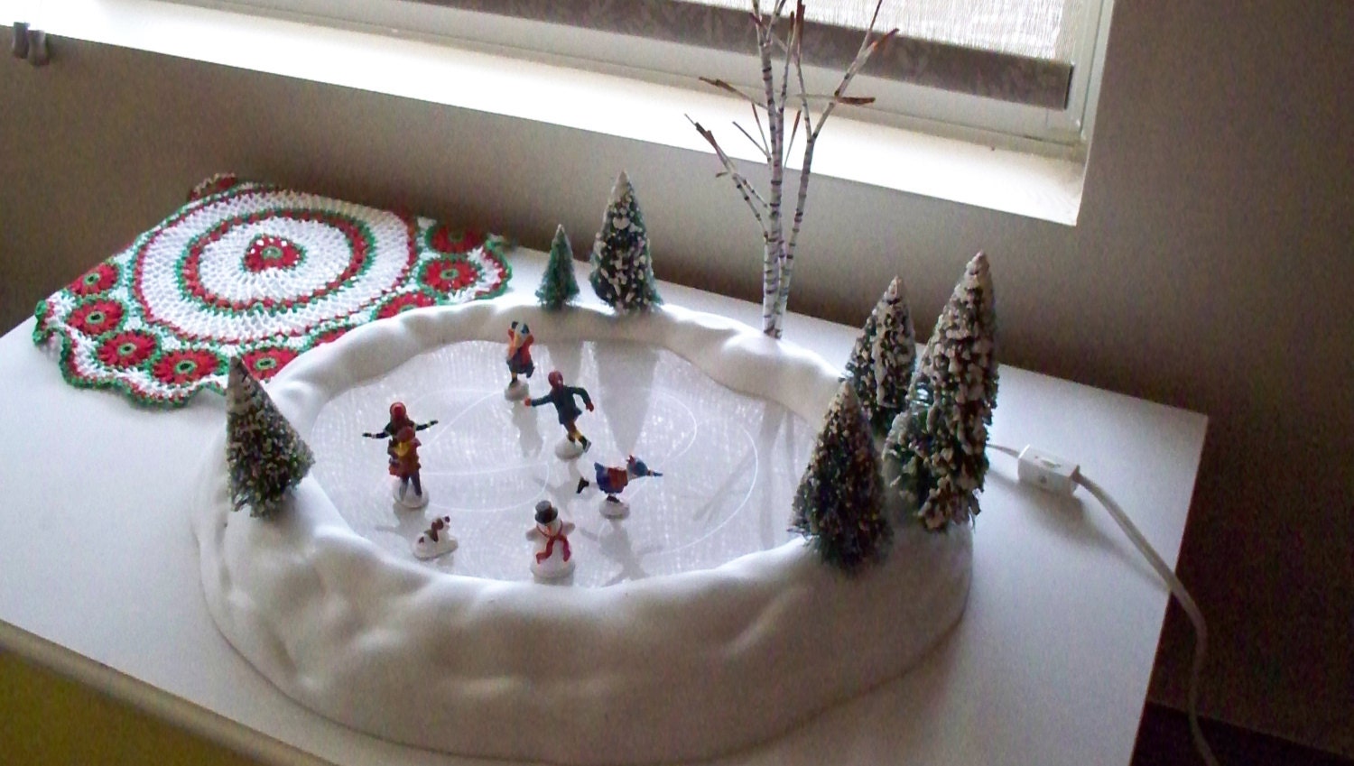 Vintage Christmas Decor Village Animated Skating Pond Skaters