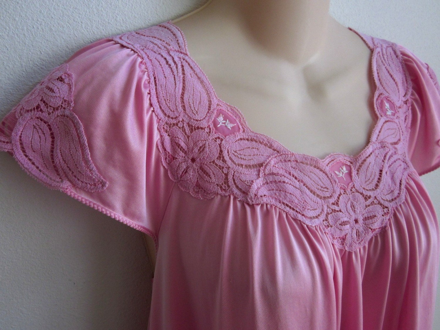 Chemise de nuit Vintage nylon ombre gratuit buste mamie rose