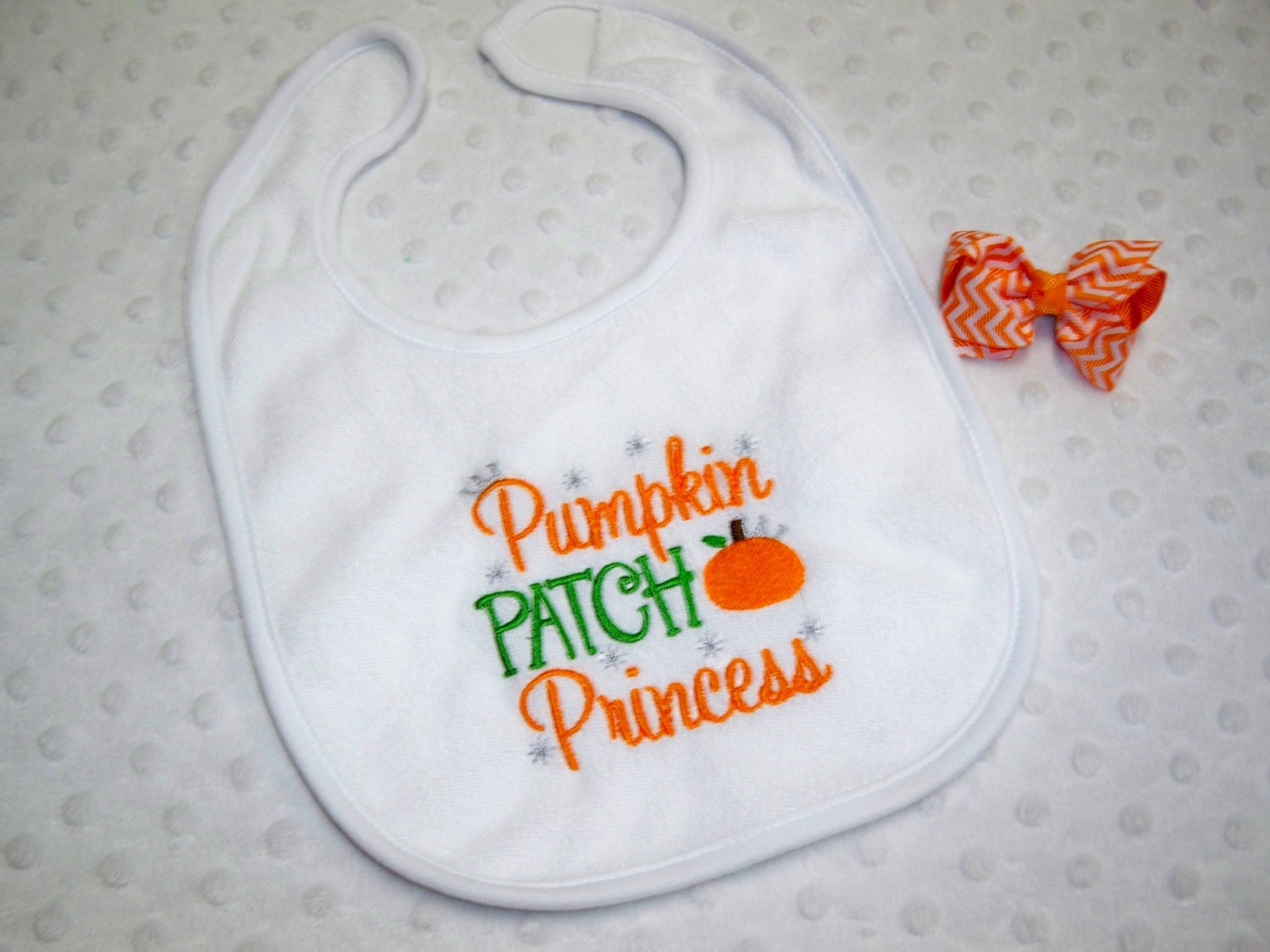 Halloween Baby Bib & Hair Bow Set Pumpkin by Grinsandgigglesbaby1
