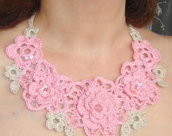Pink and beige flowers crochet necklace.