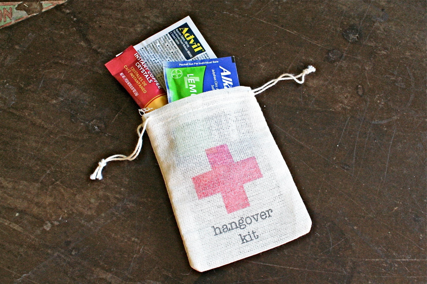 DIY Hangover Kit first aid for wedding by ClementineWeddings