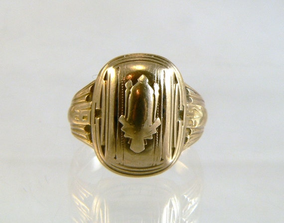 1932 Gold Class Ring Size 5 WOmens Class Ring 1932