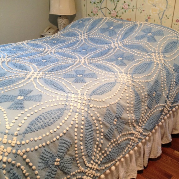 Chenille Bedspread Blue and White Queen Popcorn and Pom