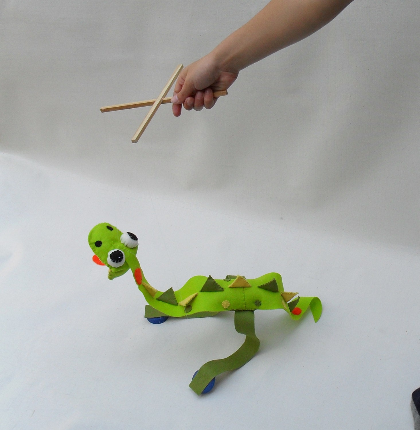 DIY Dinosaur Dino Puppet on strings by Puppetsinabag