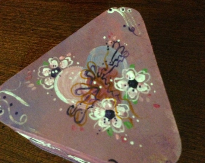 4" sides x 2 1/2" tall solid wood triangle shaped box with magnetic closure. Painted with acrylic hearts and flowers.