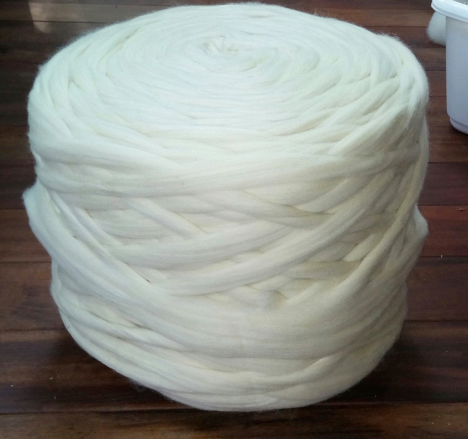 4.4 Lb On Sale Wool Roving Roll Un-dyed White Wool Top Fiber