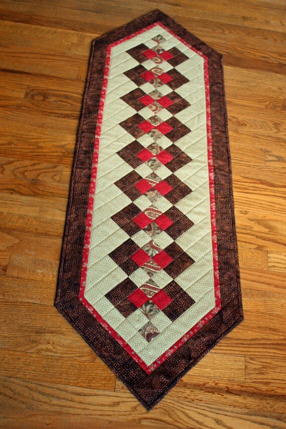 Table Runner diamond pattern in Moda Double by MulberryPatchQuilts