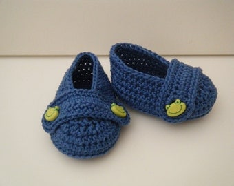 Crochet baby booties made out of granny squares 0 to 3