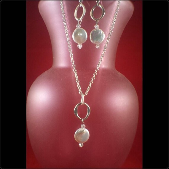 Items similar to Mother of pearl pendant necklace and earring sliver ...