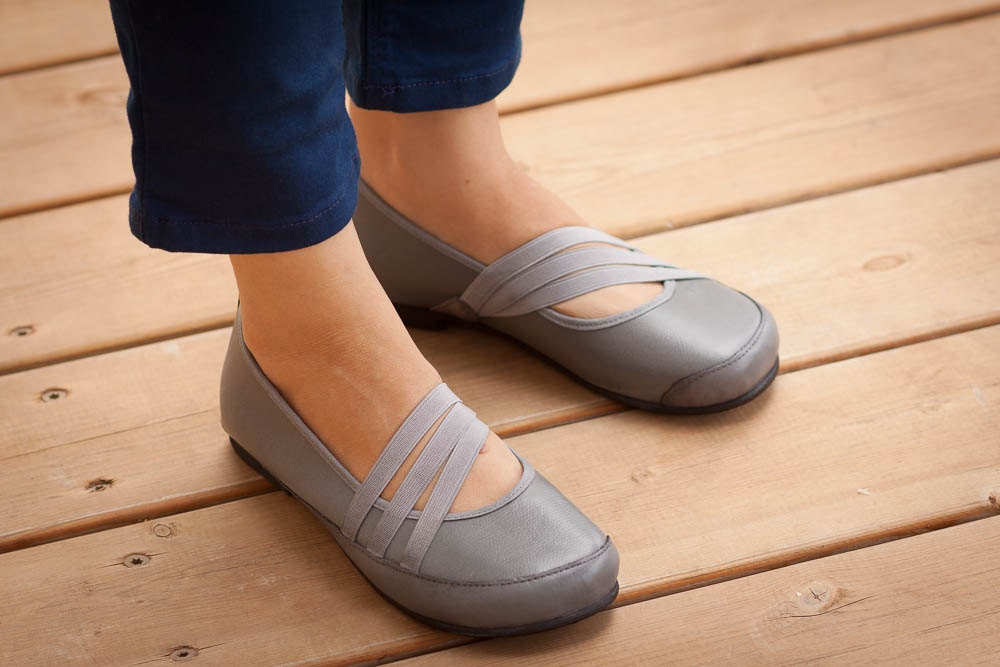 womens grey leather shoes