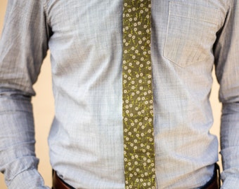Popular items for green skinny tie on Etsy