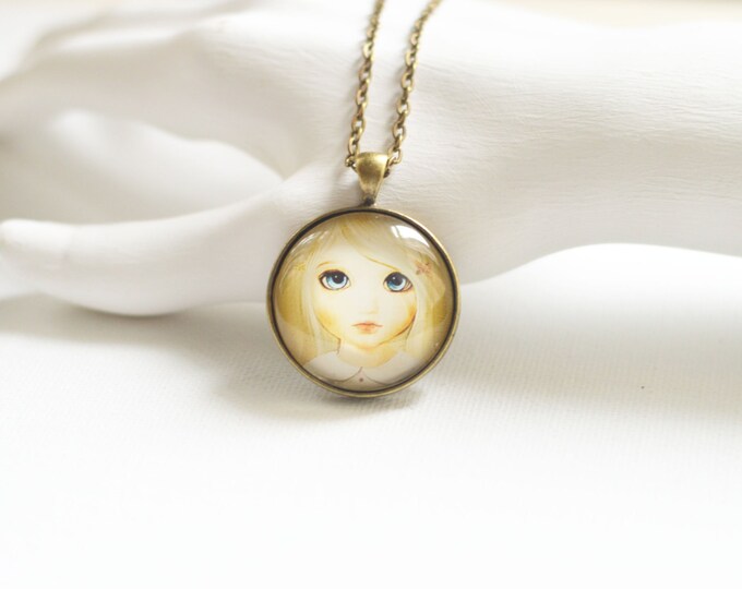 FEMALE IMAGES Round pendant metal brass with the image of girls under glass , Rustic , Vintage, Brown , Beige
