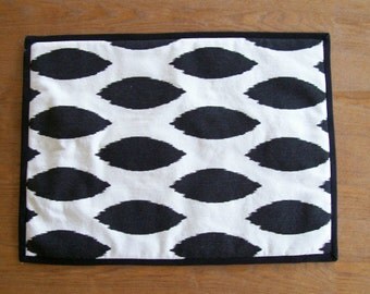 Black & White Reversible Placemats - 14" x 19" - Set of 4