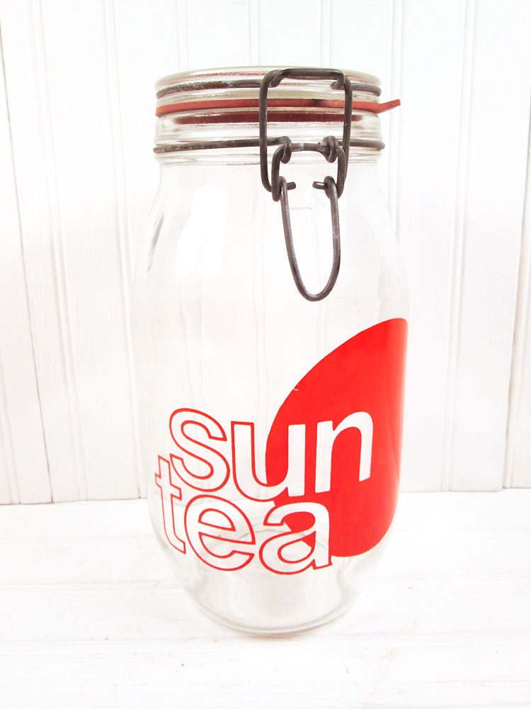 Vintage Sun Tea Jar Glass With Lid 2 Liters Red Typographic