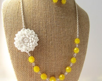 Yellow Necklace Statement Necklace Yellow Flower Necklace Yellow Wedding Jewelry Bridesmaid Jewelry Rustic Wedding Yellow Jewelry